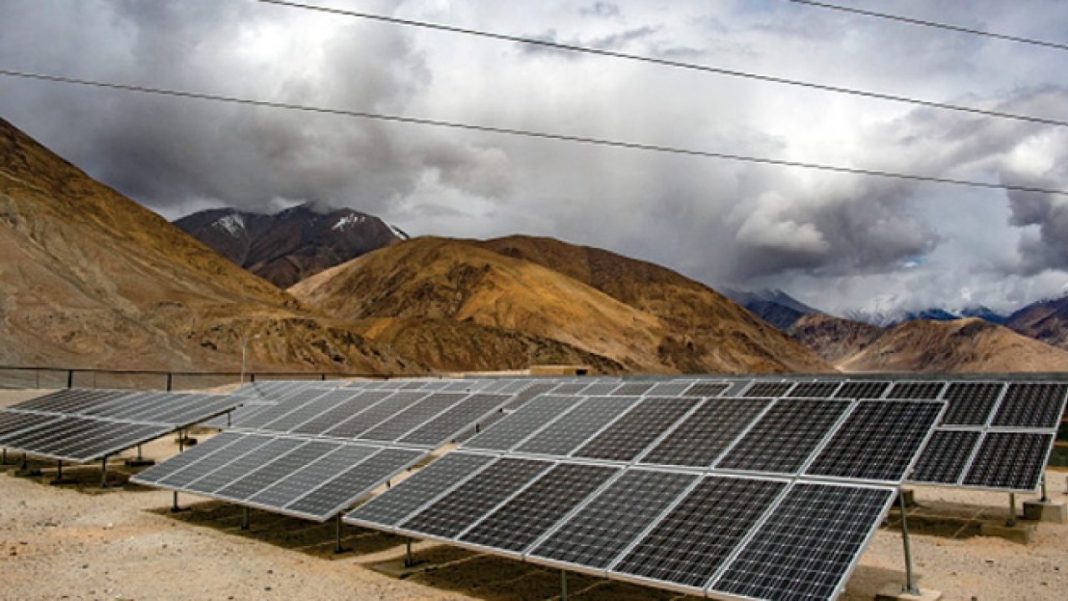 can-solar-power-sector-make-india-atmanirbhar